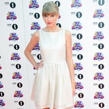 Taylor-Swift-receives-death-threats