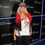 Christina-Aguilera-ignores-rude-comments