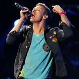 Chris-Martin-mocks-One-Direction-at-12-12-12-show
