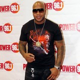 Flo-Rida-parties-to-phone-song