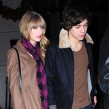 Styles-and-Swift-Skype-with-family-over-Christmas