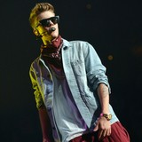 Justin-Bieber-secures-all-future-party-shots