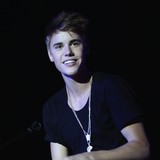 Observers-appalled-by-Bieber-fan-altercation