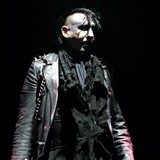 Marilyn-Manson-collapses-on-stage