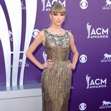 Deschanel heaps praise on Swift