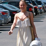 LeAnn Rimes 'open to surrogacy'