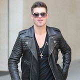 Robin-Thicke-proud-of-perm