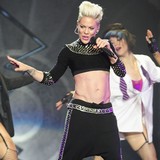 Pink: Miley can do better