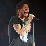 Tomlinson gets inked