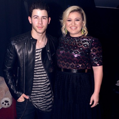 Kelly Clarkson: Fame is tough