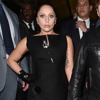 Gaga 'comforts Taylor at charity event'