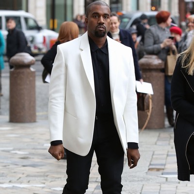 Kanye settles paparazzo lawsuit