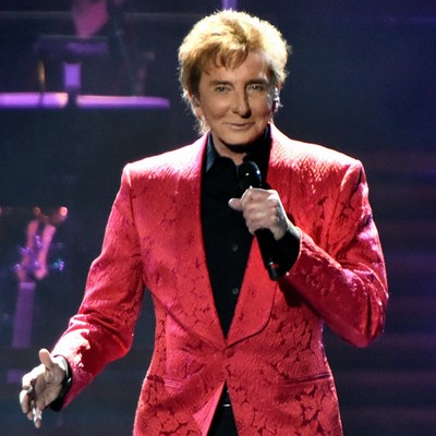 Barry Manilow weds manager