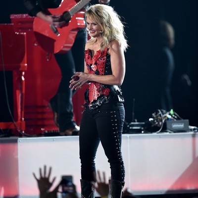 Lambert wins big at 2015 ACM Awards