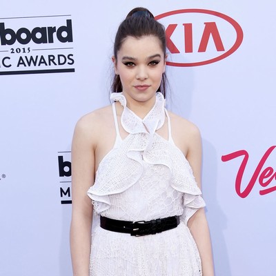 Hailee Steinfeld: I can see the light!