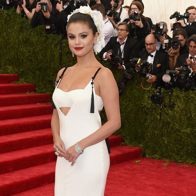 Selena Gomez: Im guarded