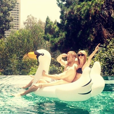 Calvin pens love song about Taylors toes