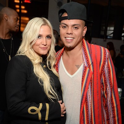 Ashlee-Simpson-welcomes-daughter