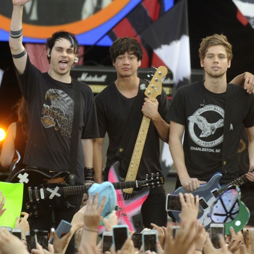 5SOS praise inspiring Madden twins