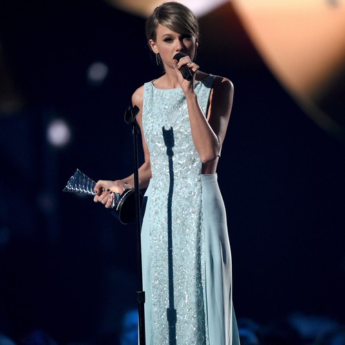 Swift 'obsessed with topping Katy Perry'