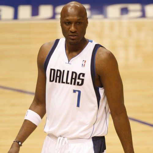 Lamar Odom ‘opens his eyes and communicates’