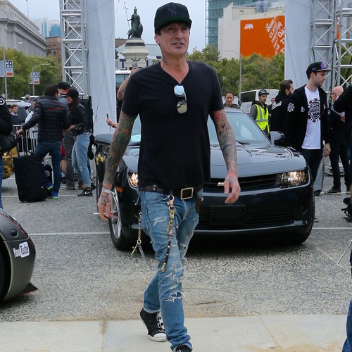 Tommy Lee: Drinking doesn't help the drums