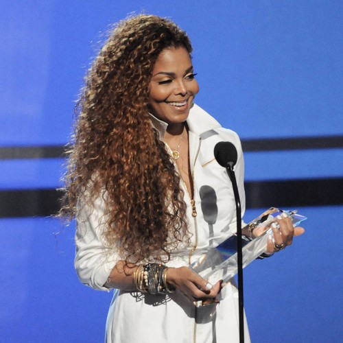 Janet Jackson denies cancer rumours