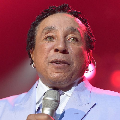 Smokey Robinson leads memorial tributes to Natalie Cole