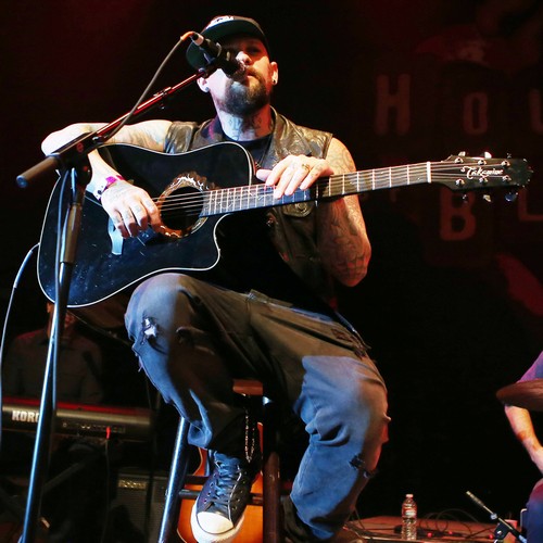 Benji Madden 'broke down' under Good Charlotte pressure