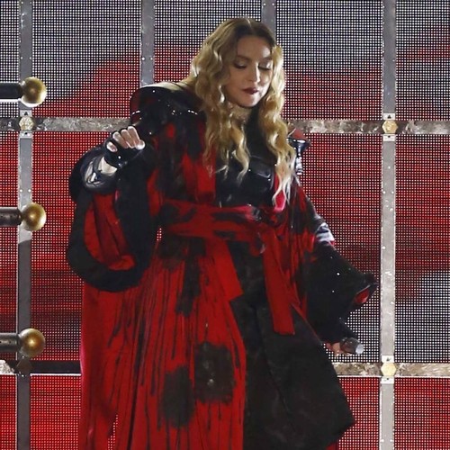 Madonna dresses as clown, downs cocktails for bizarre show