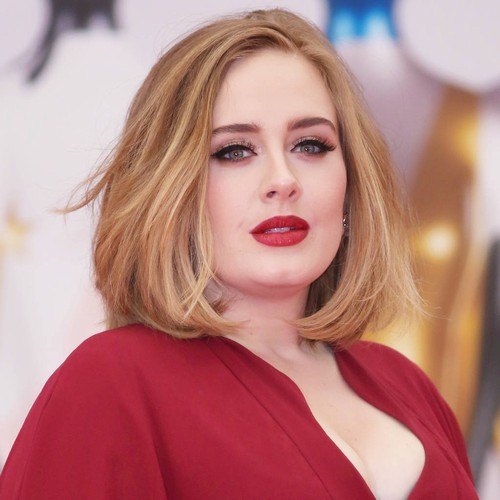 Adele's personal photos stolen by hacker