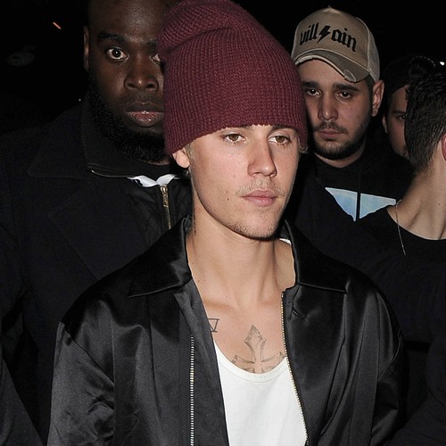 Justin Bieber posts nude snap