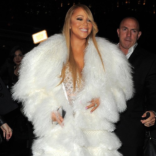 Mariah Carey's awkward onstage lap dance