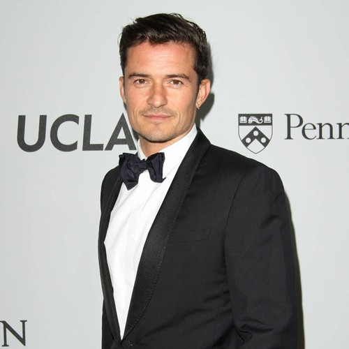 Orlando Bloom gets cosy with Selena Gomez
