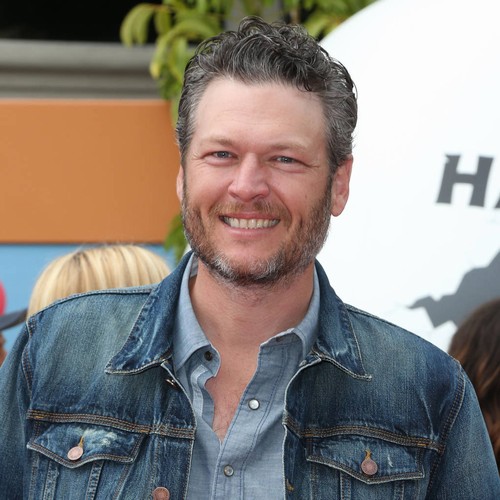 Blake Shelton grants special meeting with elderly fan