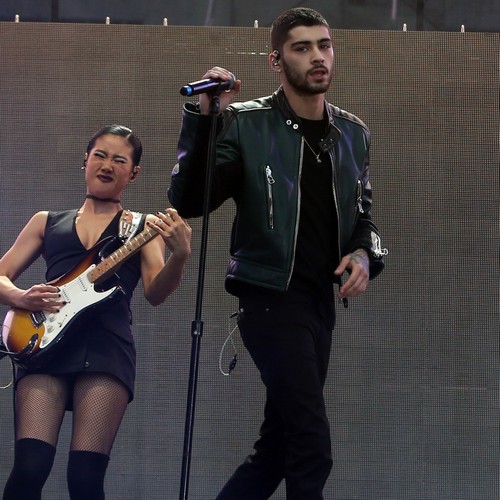 Zayn Malik 'wants close friendship with Perrie Edwards'