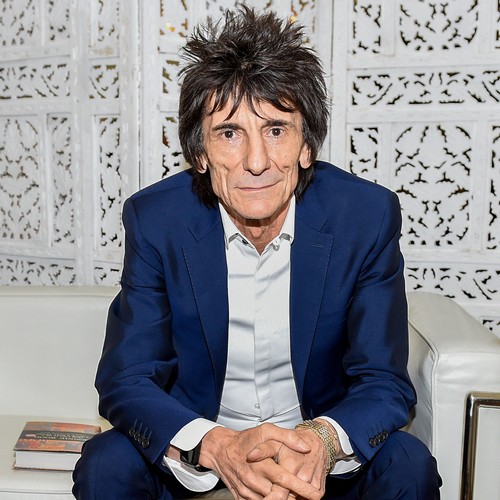 Ronnie Wood turns heads at twins’ birth