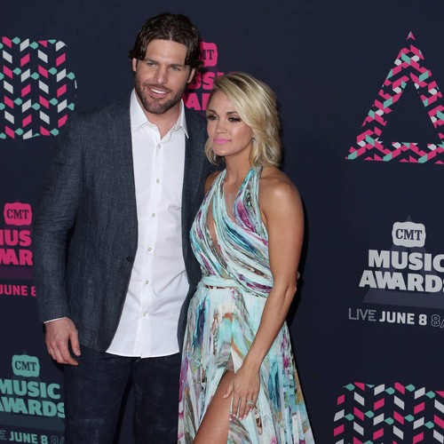 Carrie Underwood is hoping to find time for romantic break in between tour dates