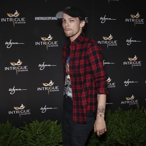 Louis Tomlinson asks for privacy amid custody drama with son's mum