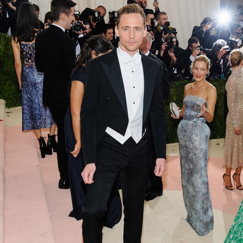Tom Hiddleston tells Taylor to 'turn a blind eye to haters'