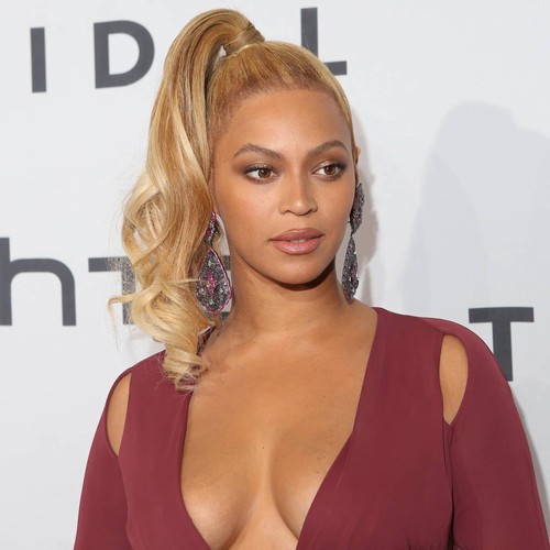 Beyonce halts Scottish gig to honour police brutality victims