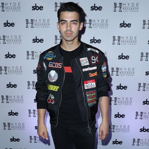 Joe Jonas left behind by tour bus after drunken night