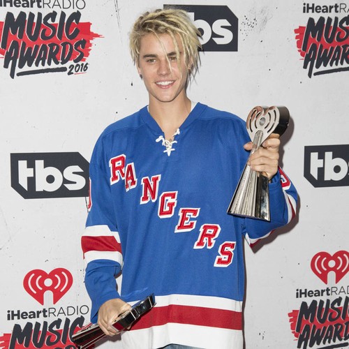 Justin Bieber slams fans after new girlfriend is trolled
