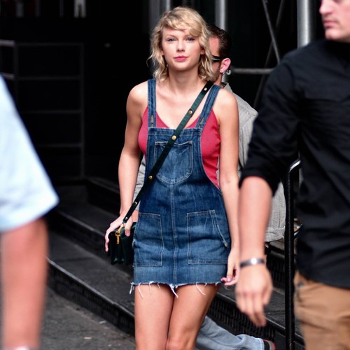 Taylor Swift donates another $50,000 to Louisiana flood relief