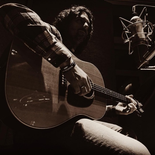 Gavin-Thorpe-showcases-new-material