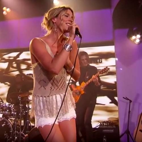 Joss Stone turned off by bad breath