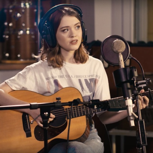 Maisie Peters casts spell for first UK Number 1 album with ‘The Good Witch’ – Music News