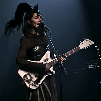 PJ-Harvey-in-sexist-review-row