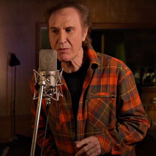 Ray Davies duets with Chrissie Hynde