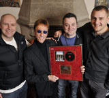 Robin-Gibb-set-to-join-The-Soldiers-on-stage
